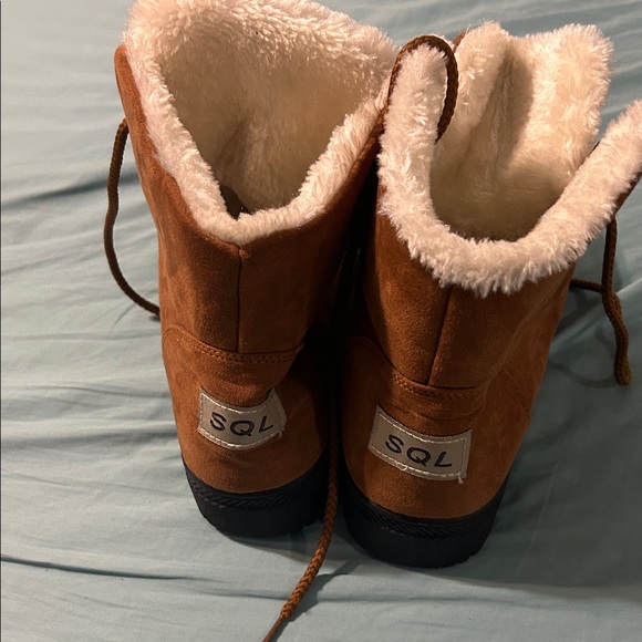 Warm Tan Women's Winter Boots size 40 inside which is size 9. Warm fur inside. - Picture 11 of 11